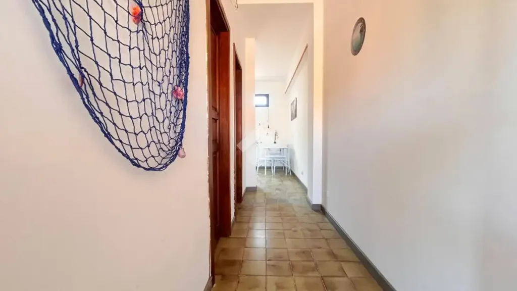Esik - First Floor Apartment with Terrace in Scalea