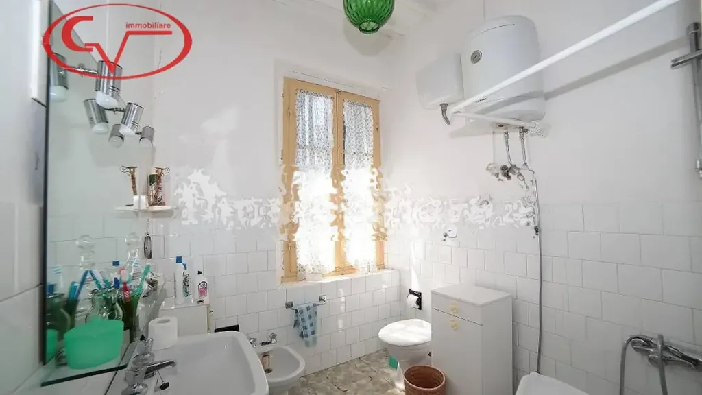 Salles de bain - Historic Villa with Olive Grove in Montevarchi