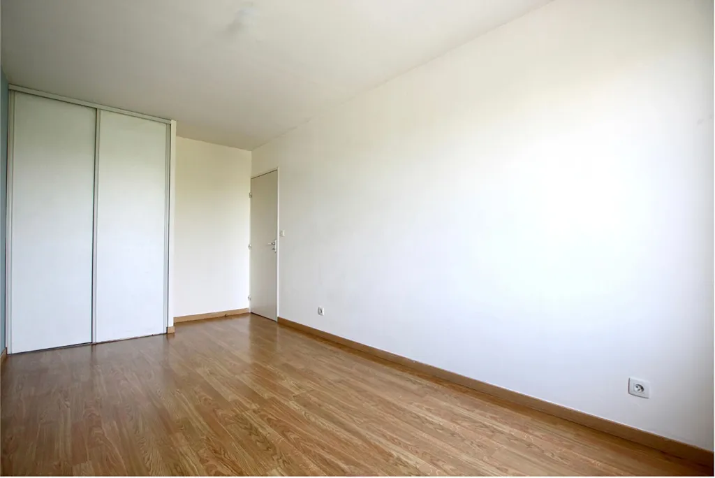 Toad - Duplex Flat with West Terrace in Mions Centre