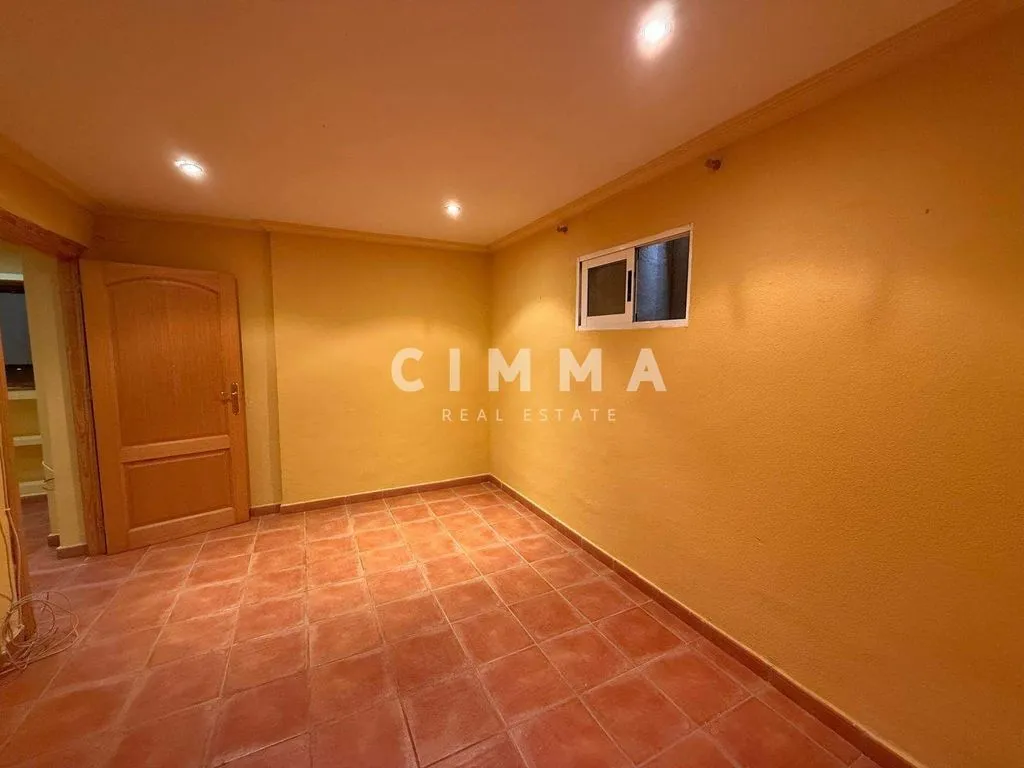 Toad - Five-Bedroom Chalet with Large Plot in La Nucía
