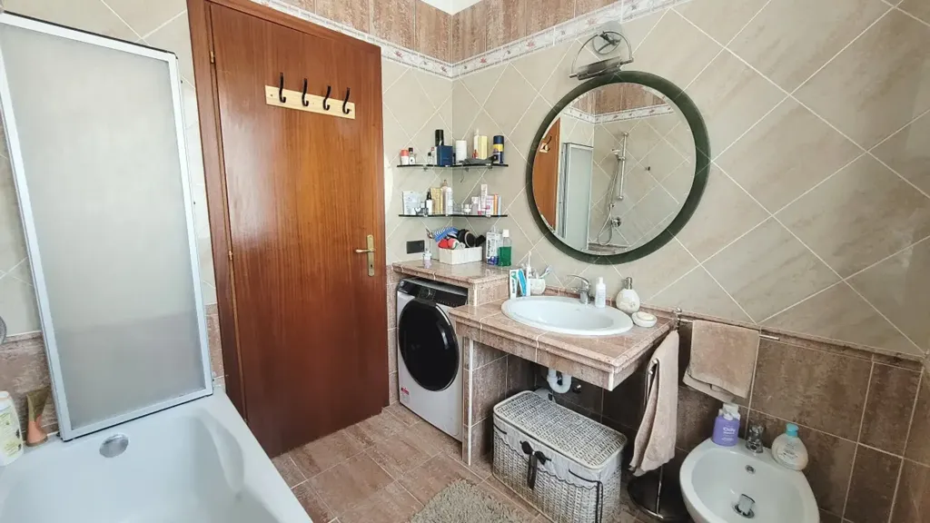 Salles de bain - Central Trilocale with Balcony in Bovezzo