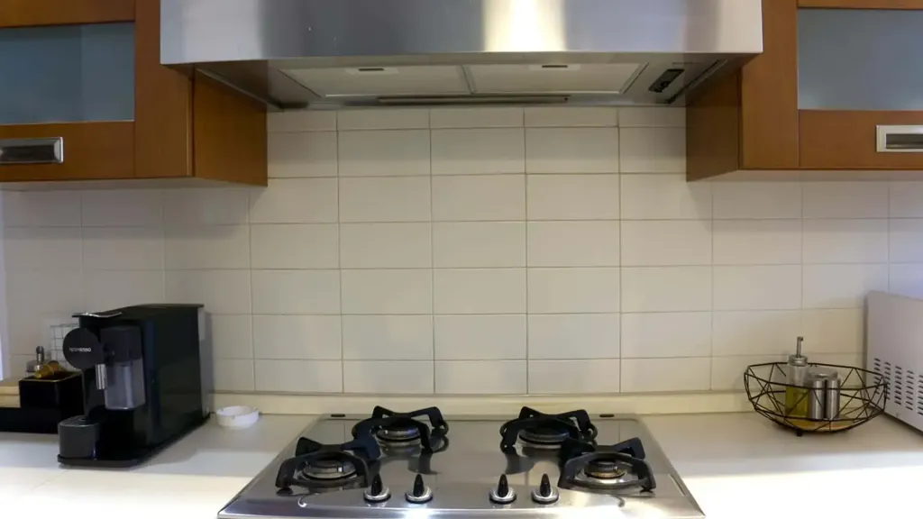 Kitchen - 1-Bed Apartment with Balcony in Milan