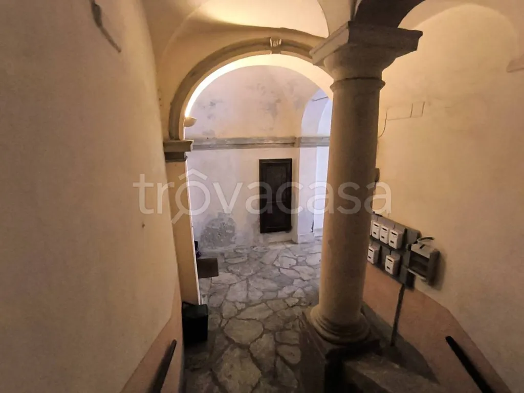Entrée - Historic Apartment with Piazza View in Mondovì