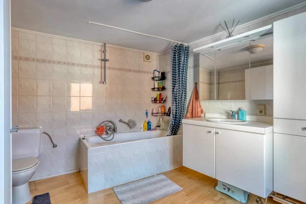 Badezimmer - Duplex Apartment with Terrace in Zottegem
