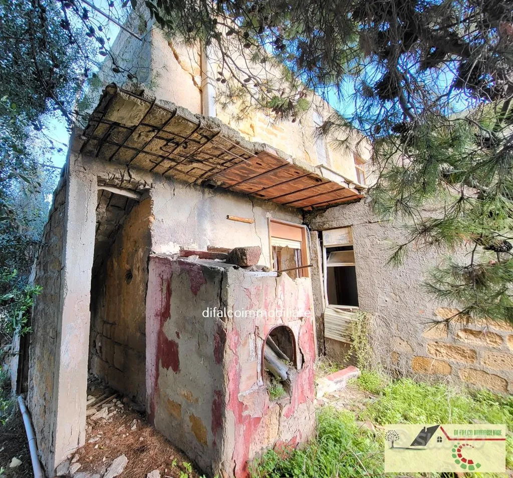 Välivaade - Villa to Renovate with Large Plot in Agrigento