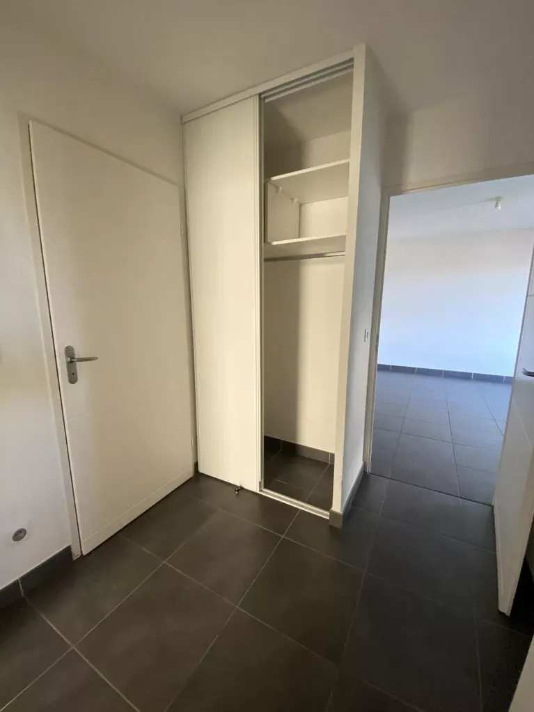Toad - 3-Bed Flat with Terrace in Le Cres