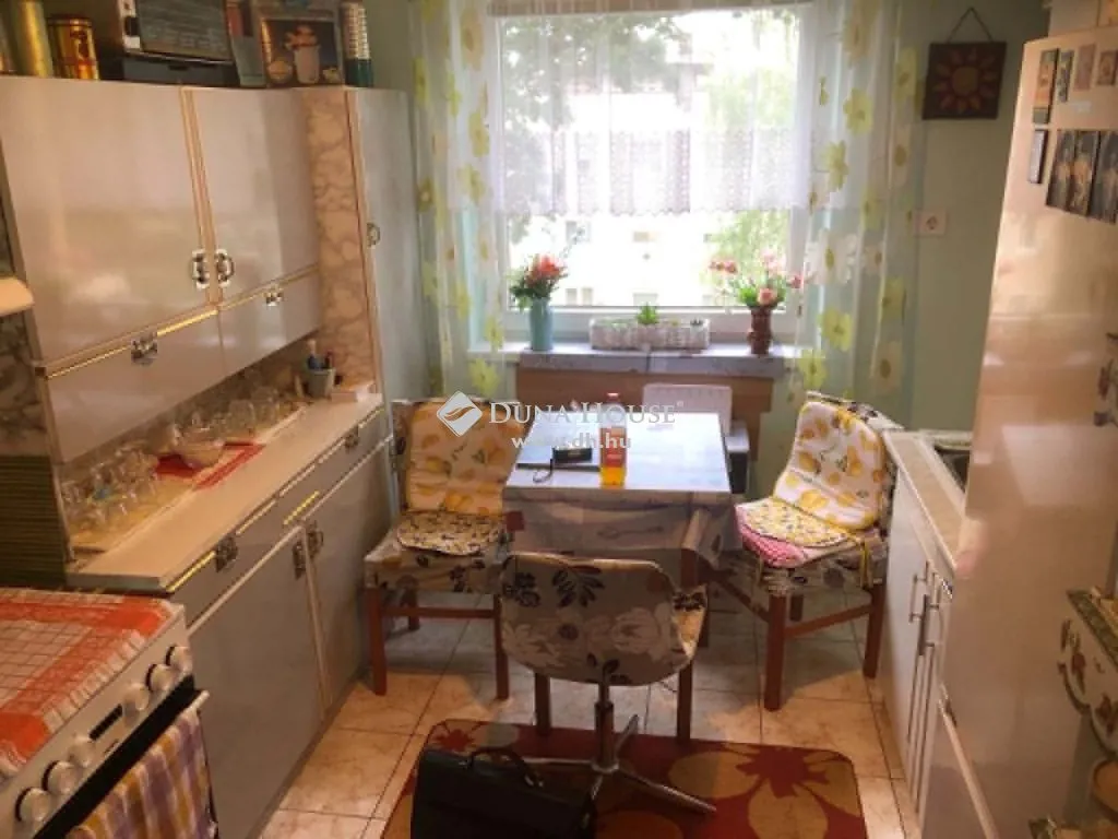 Cucina - Apartment with Balcony in Komló