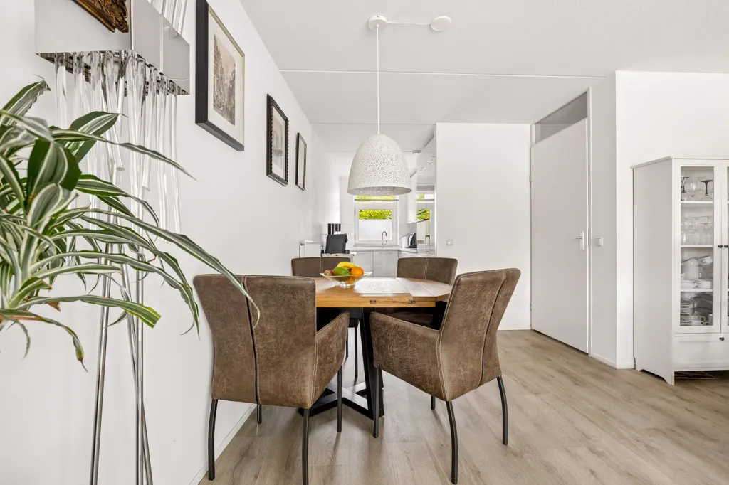 Söögituba - Modern Flat with Balcony in Almere