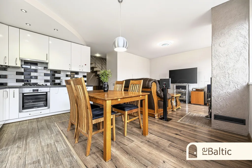 Salle à manger - Two-Storey Apartment with Fireplace in Burbiškės