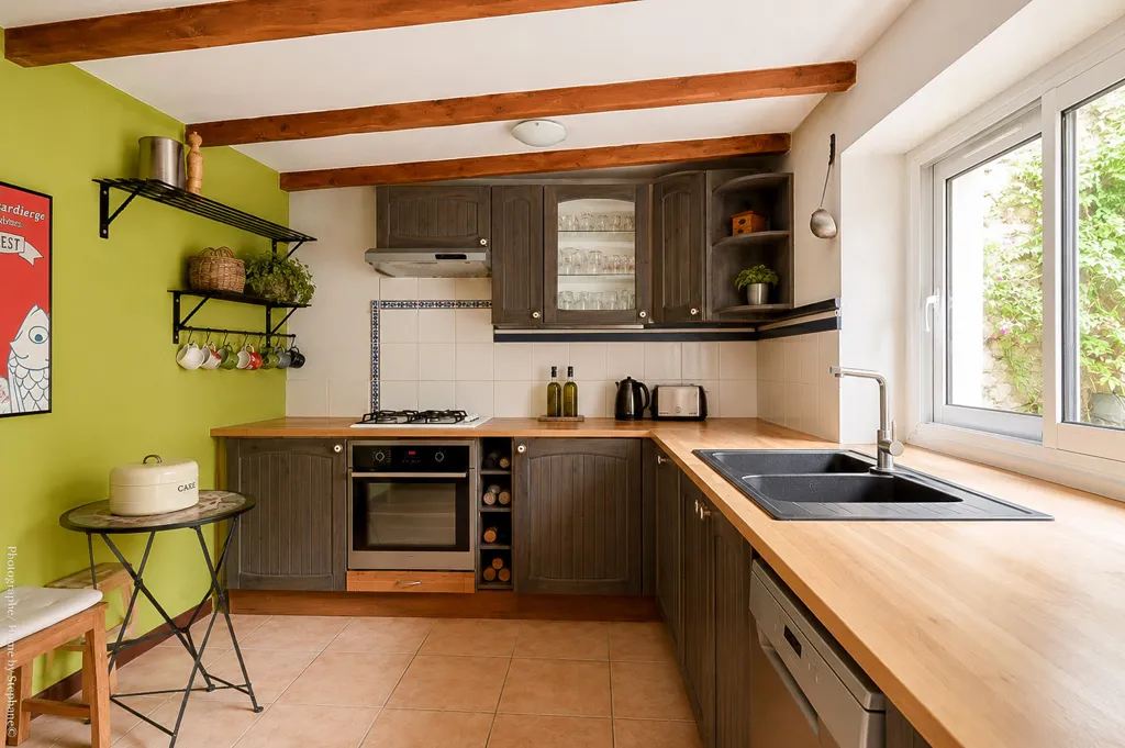 Cuisine - Maison de Caractère avec Jardin et Dépendances à ROUSSET