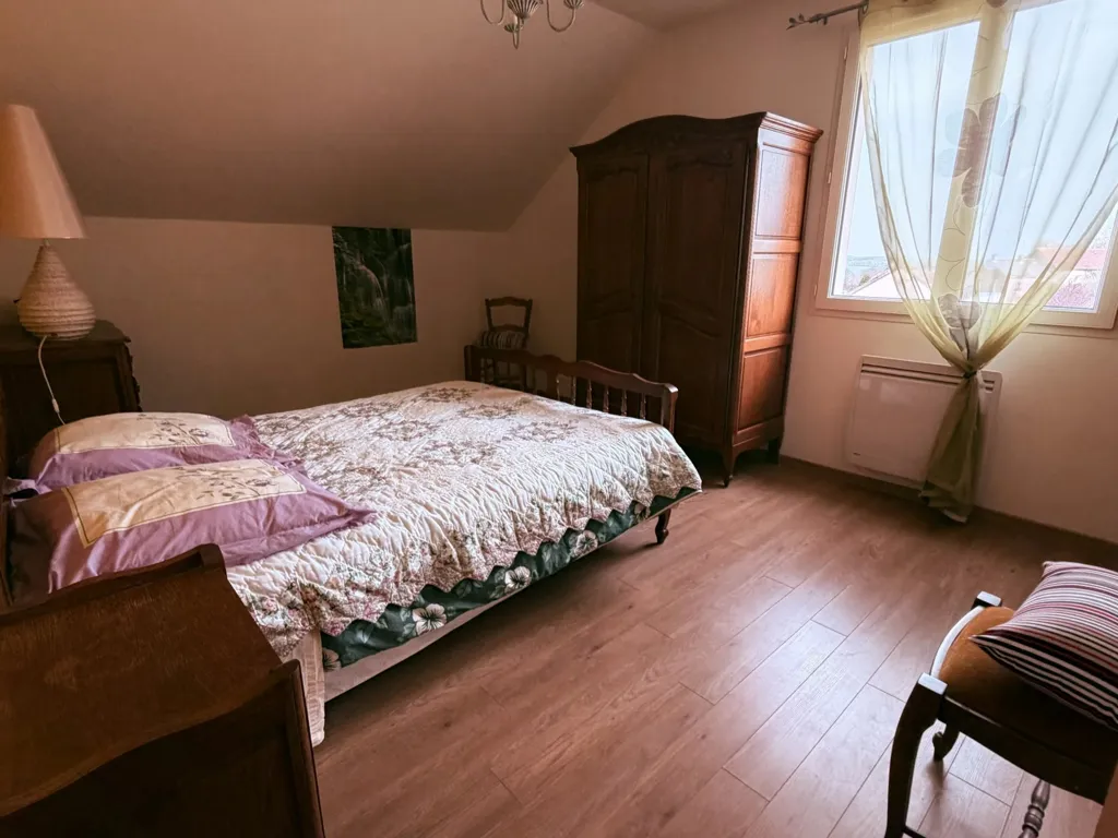 Chambres - Villa avec Vue Panoramique et Grand Balcon en Creuse