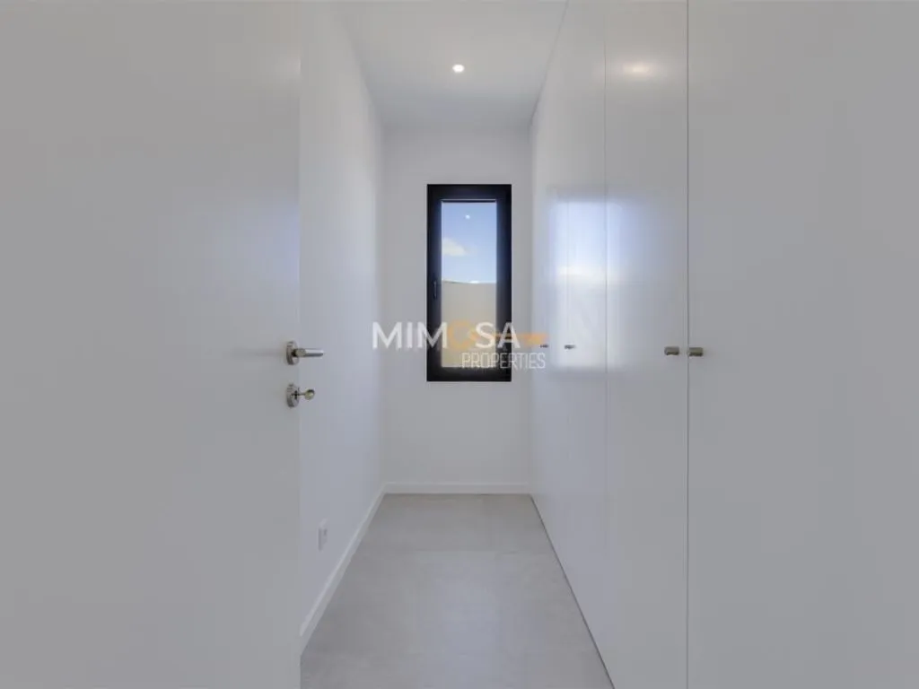 Esik - Contemporary Villa with Pool in Mexilhoeira Grande