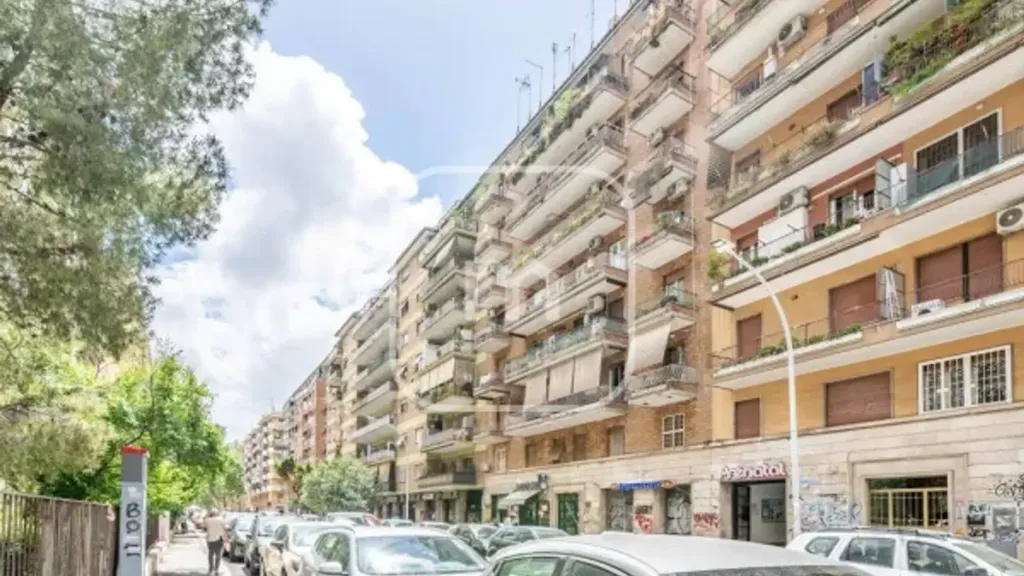 Välivaade - Apartment with Balcony in Cinecittà, Rome