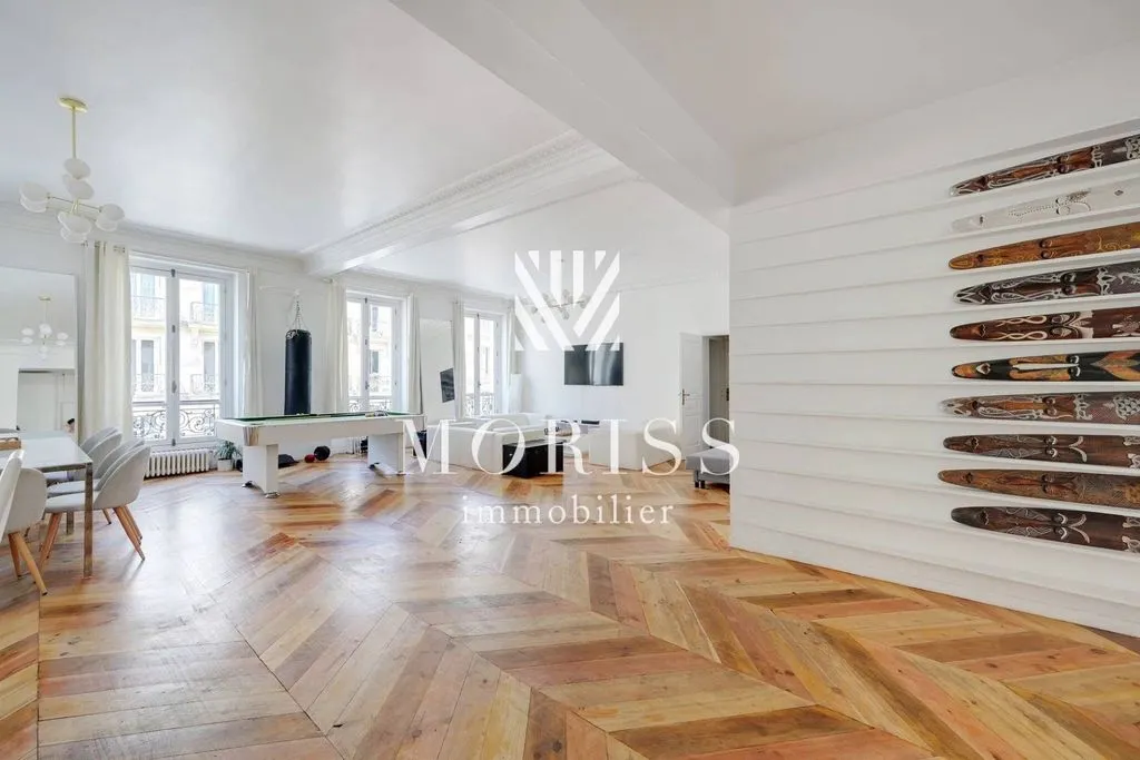Elutuba - Haussmannian Apartment with Period Features in Paris