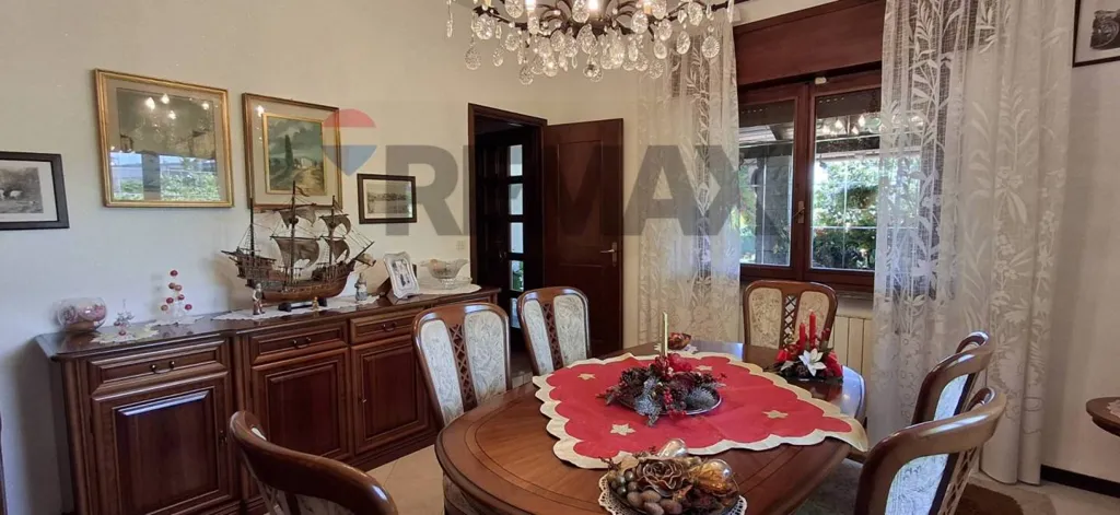 Sala da pranzo - Single-Level Villa with Private Garden in Paruzzaro