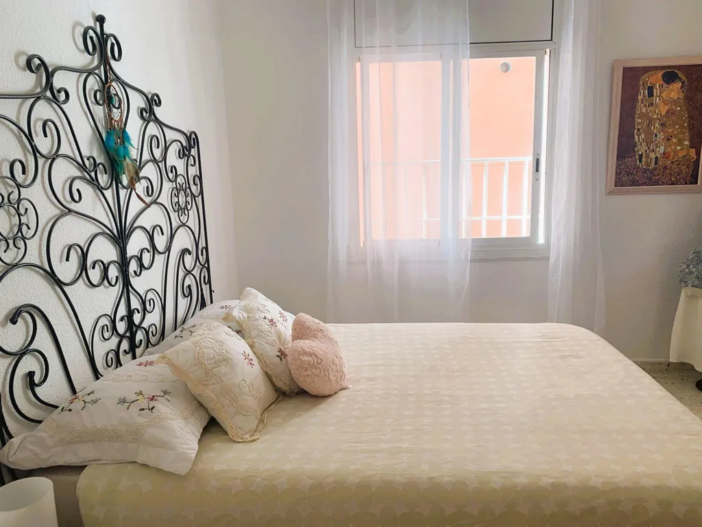 Chambres - Bright Apartment with Balcony in Les Roquetes