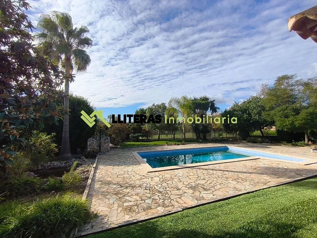 Piscine - Rustic House with Pool near Inca