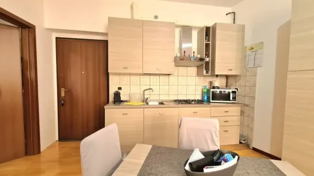 Cucina - Appartamento ristrutturato con balcone a Legnano
