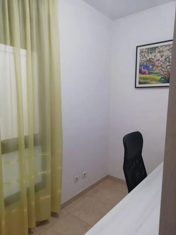 Office - Student-Friendly Flat with Terrace in Cerdanyola