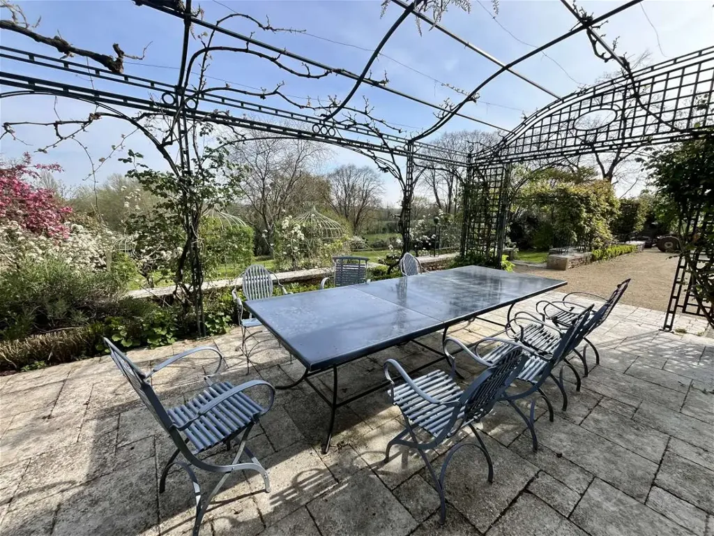 Terrasse - Maison avec dépendance et jardin à Brion