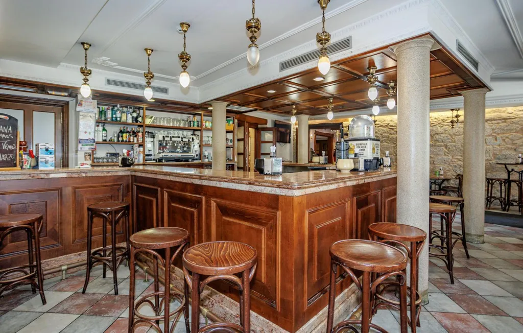 Rooms - Traditional Hotel with River View in Valadouro