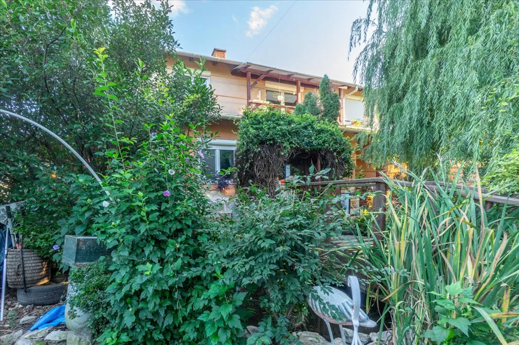 Jardin - Multi-Generational Home with Business Potential in Mályi