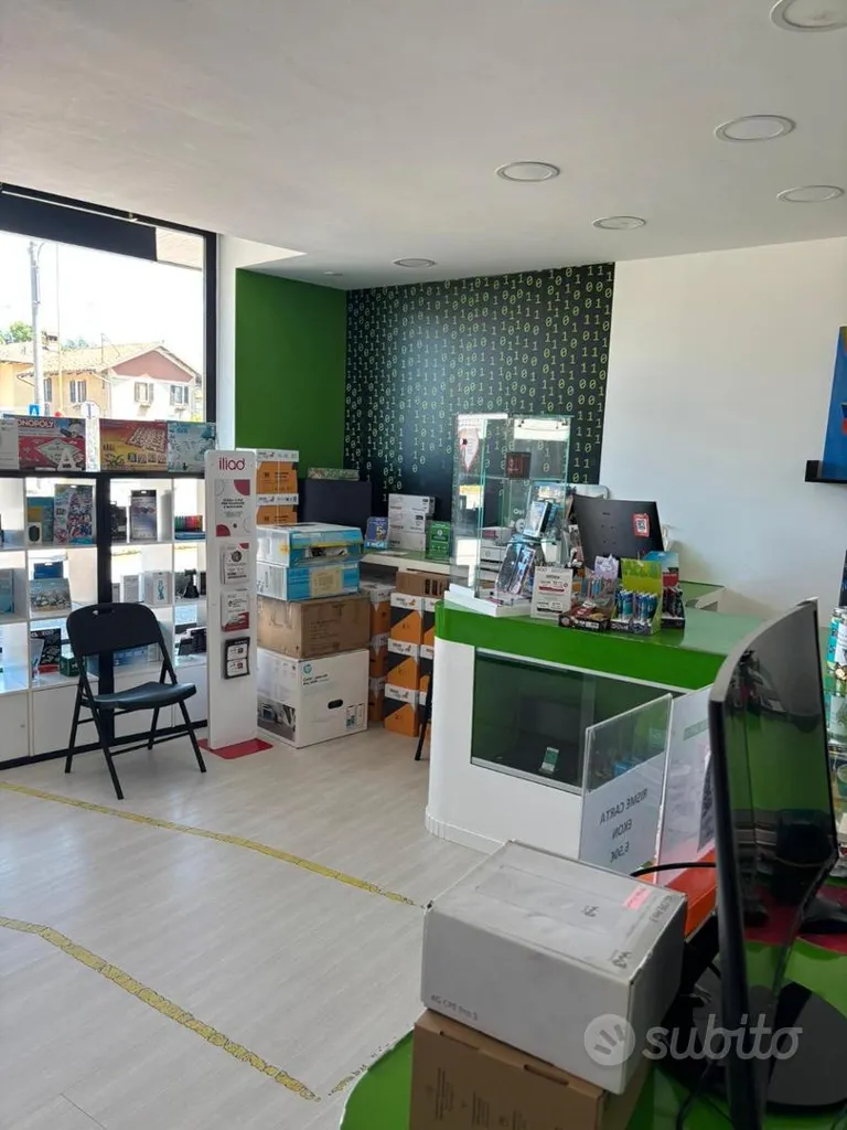 Kabinet - Established Mobile Phone Shop on Main Road