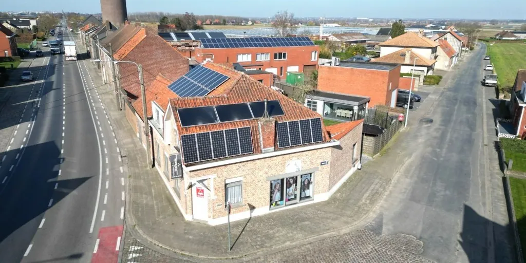 Vue aérienne - Vaste Hoekwoning avec Terrasse et Jardin à Passendale