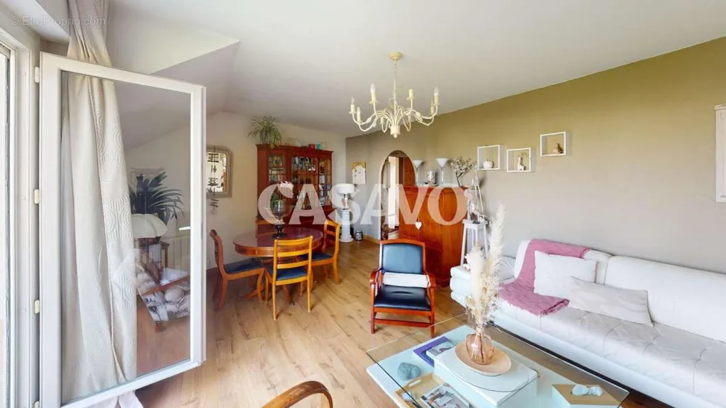 Séjour - Appartement 3 Pièces avec Balcon à Saint-Ouen-l'Aumône