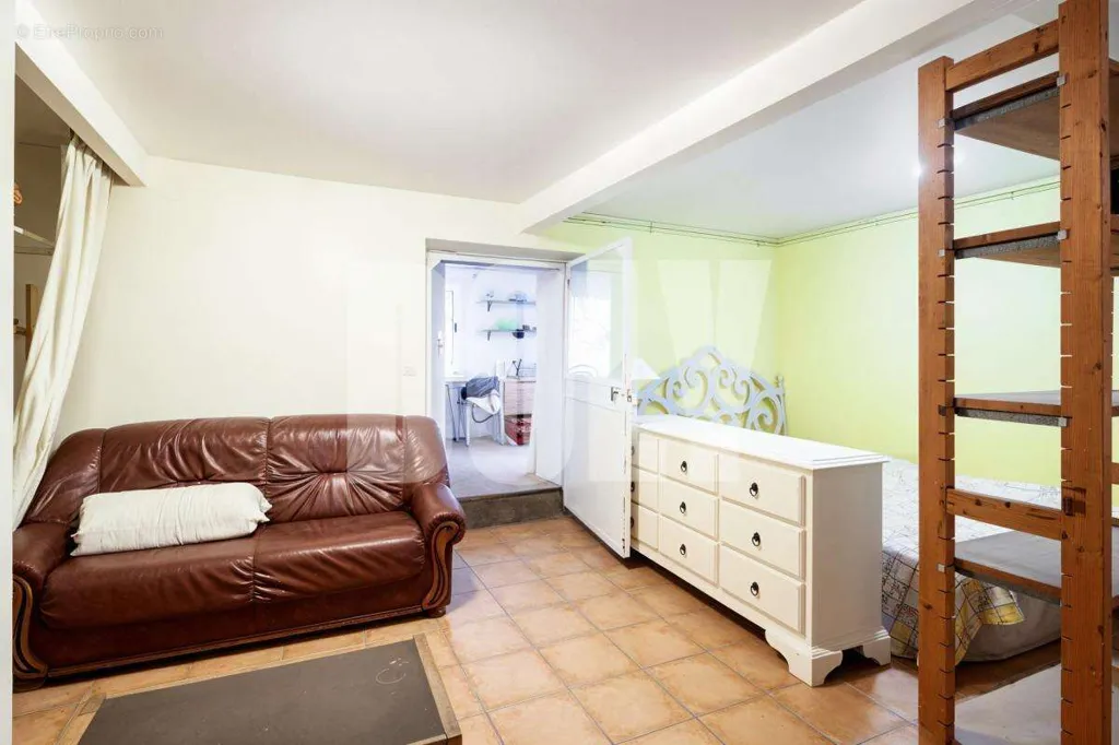 Chambres - Maison de Ville 7 Pièces avec Jardin au Calme à Saint-Denis
