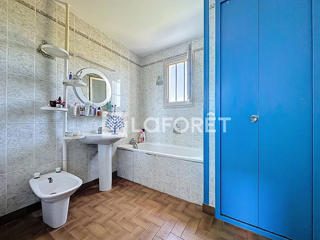 Salles de bain - Pavillon avec Sous-sol et Terrain à Saint-Varent