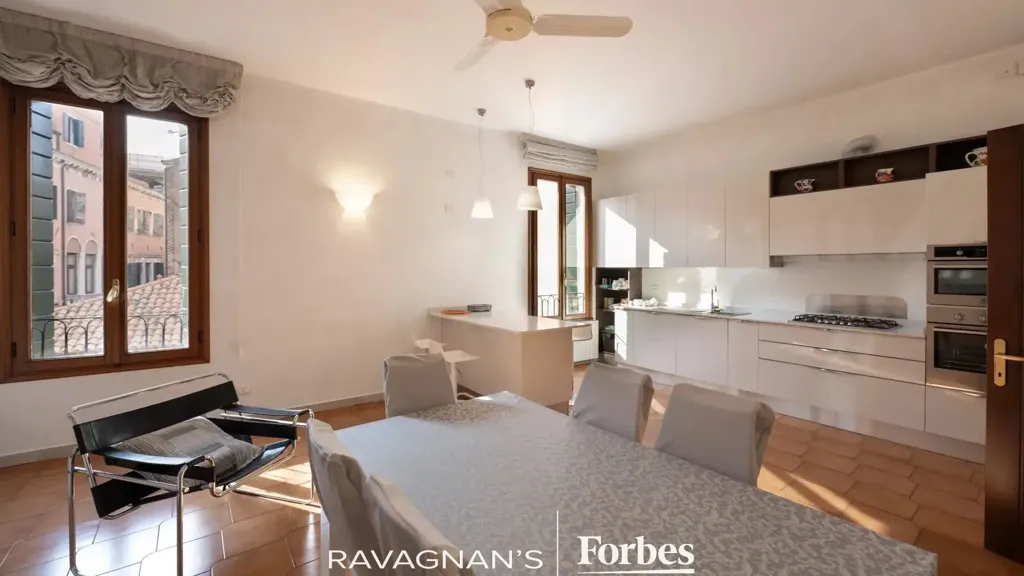 Söögituba - Canal-Front Apartment in Venice