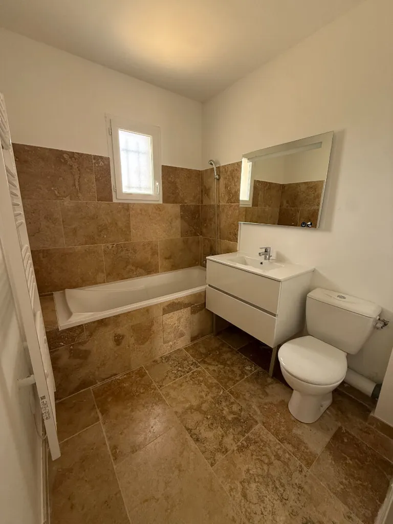 Salles de bain - Maison T3 Neuve avec Jardin à Cavaillon