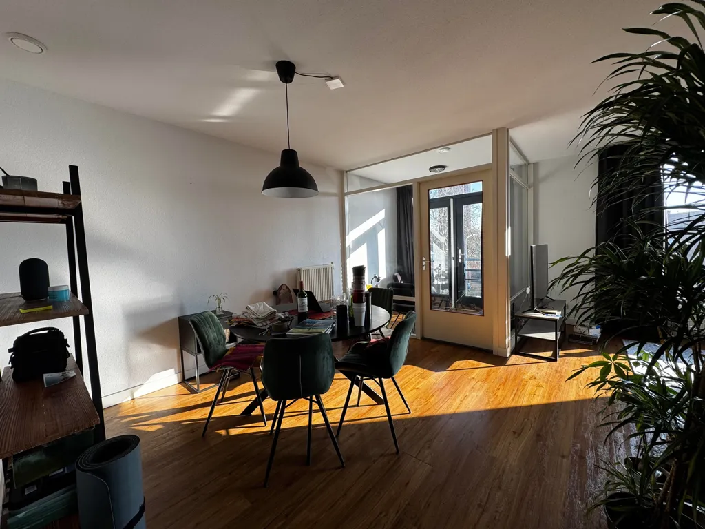 Söögituba - 3-Bedroom Apartment in Eindhoven's Green Area