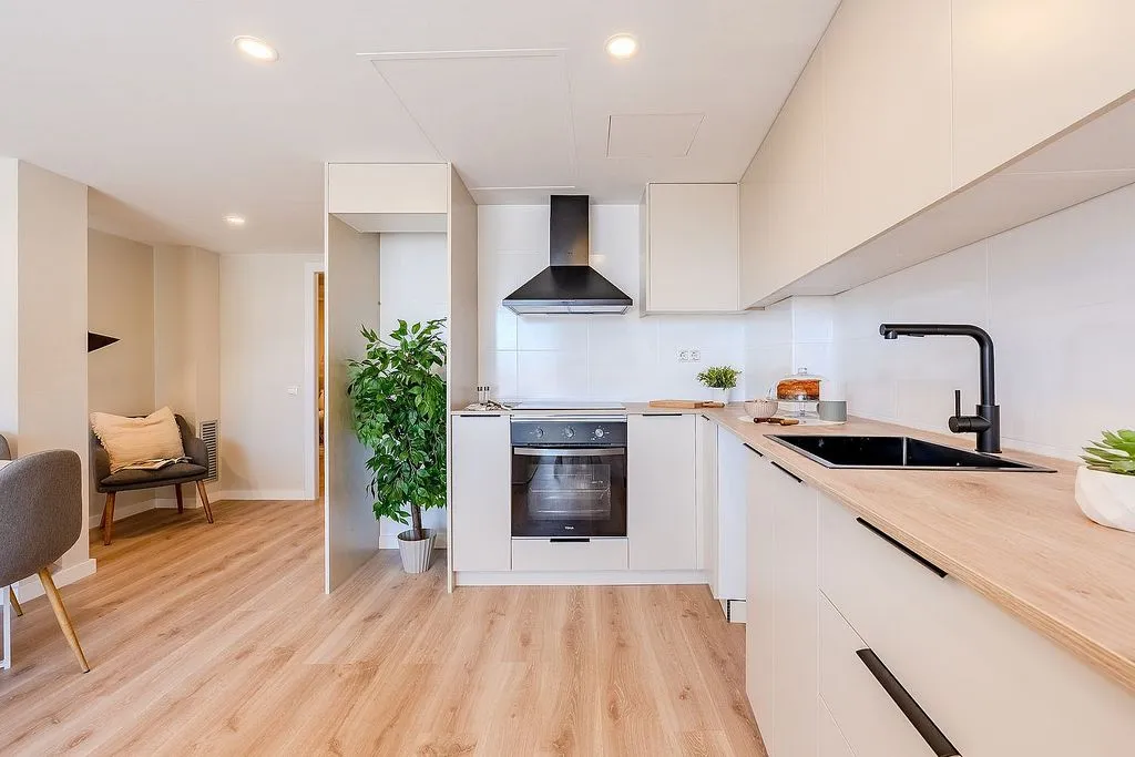 Cuisine - Bright Apartment with Sea View in Mataró Centre