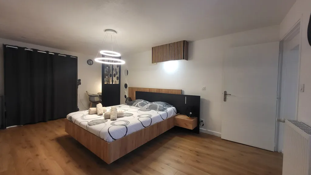 Chambres - Appartement Rénové en Centre-ville à Lons-le-Saunier