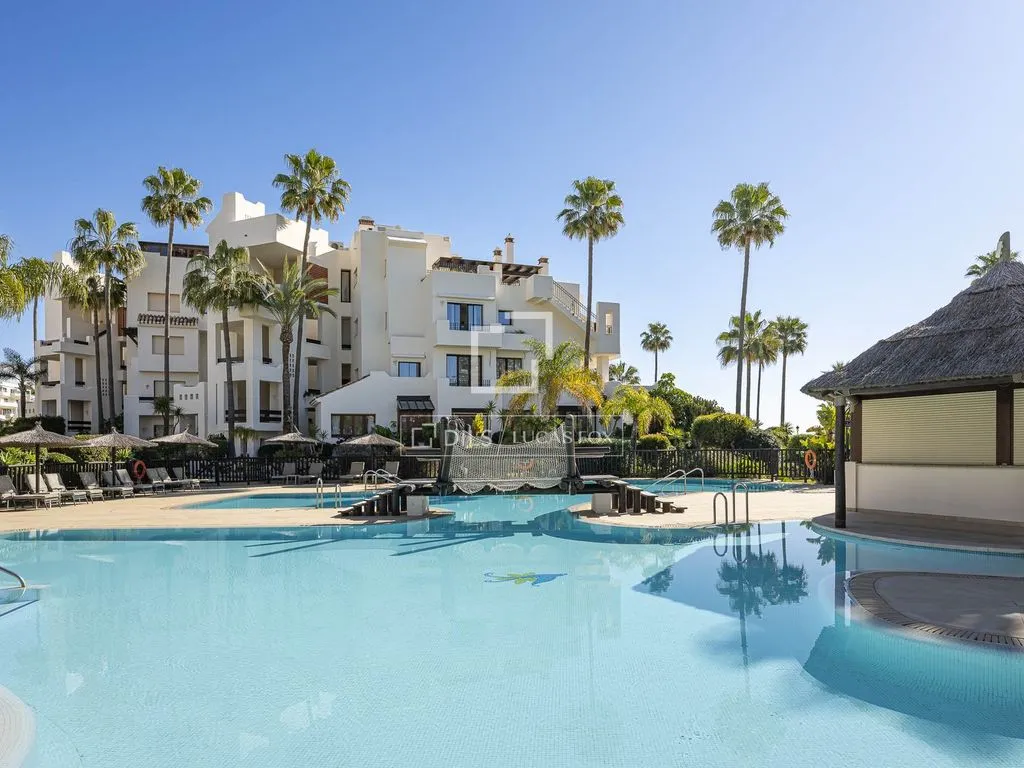 Piscine - Beachfront Apartment with Garden in Estepona