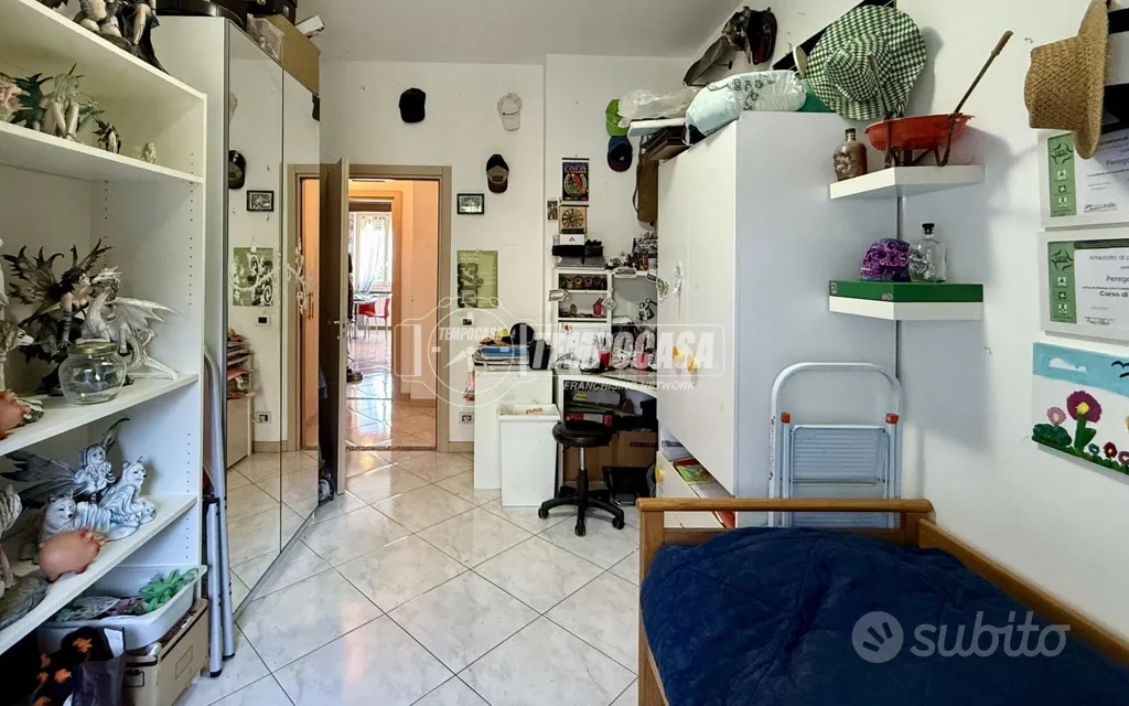 Magamistoad - Spacious 4-Bedroom Apartment with Balconies in Central Area