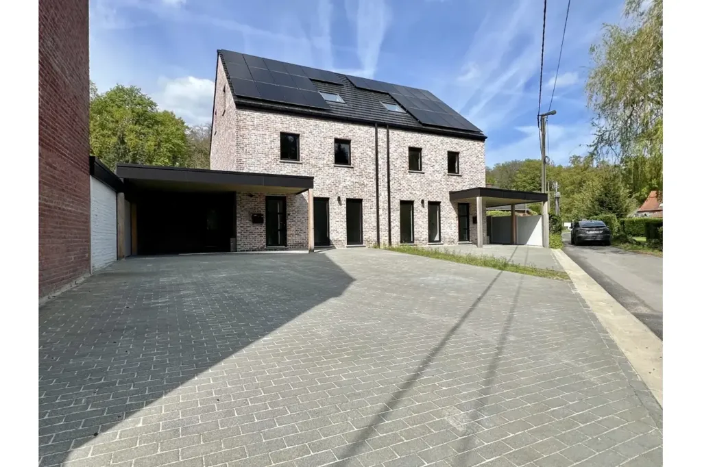Välivaade - Luxury Villa with Solar Panels in 2024