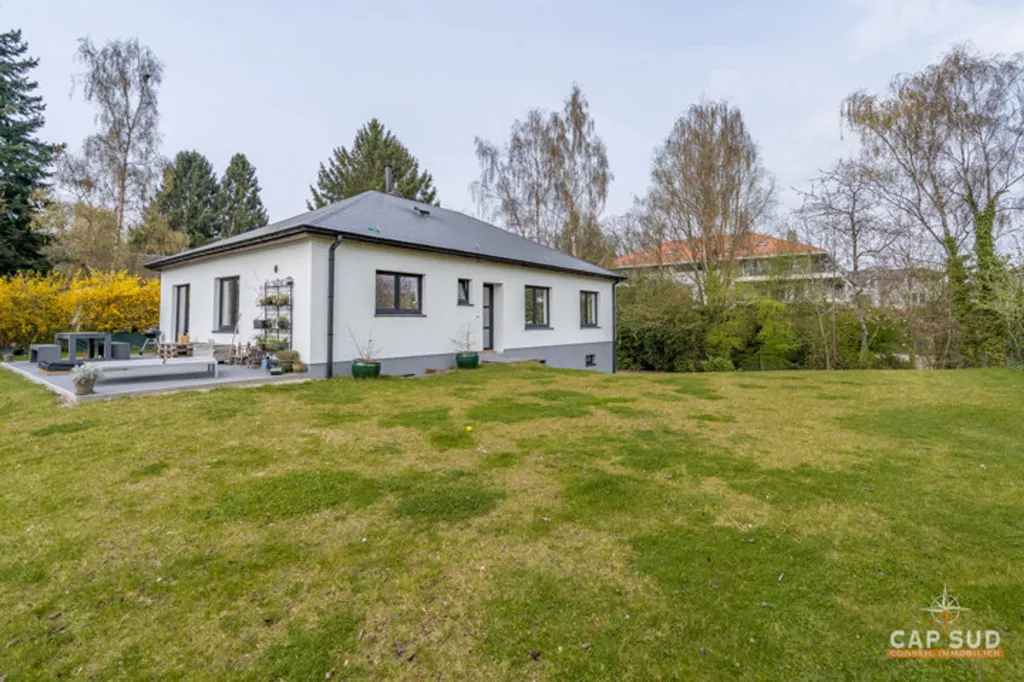 Garden - Bright House with South Terrace in Waterloo