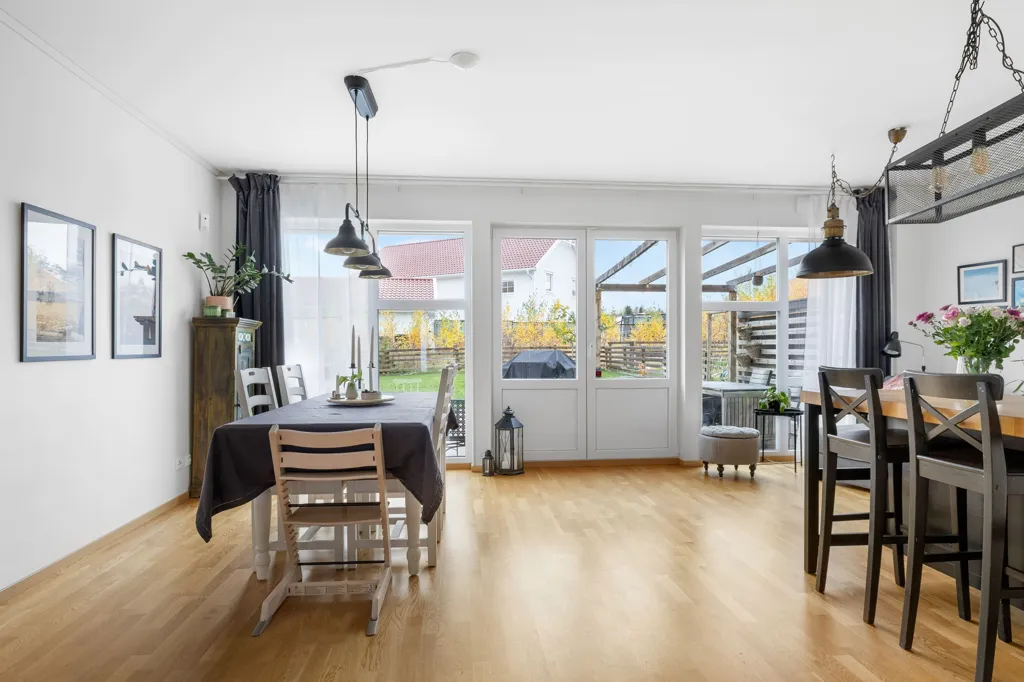 Söögituba - Duplex with Balcony in Viby Äng, Bålsta