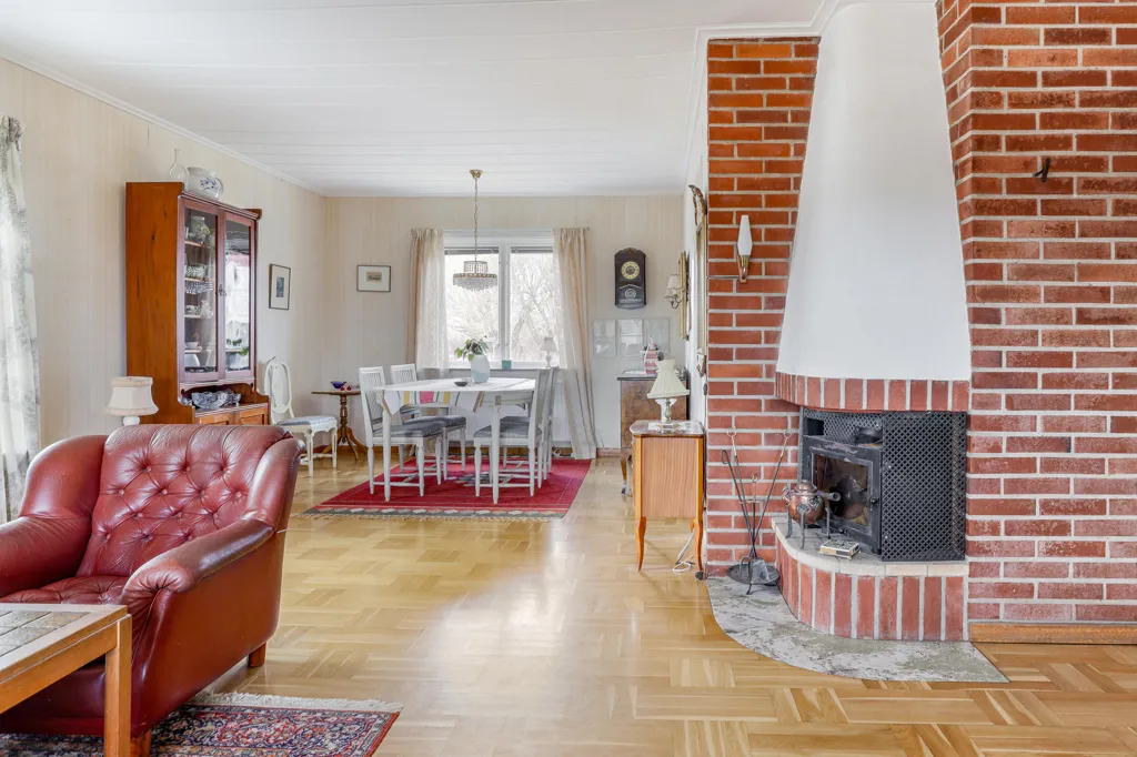 Elutuba - 1960s House with River View in Grisbacka