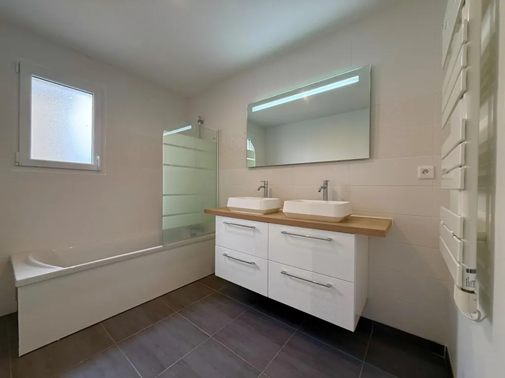 Salles de bain - Maison Contemporaine en Bout d'Impasse à Châteaugiron