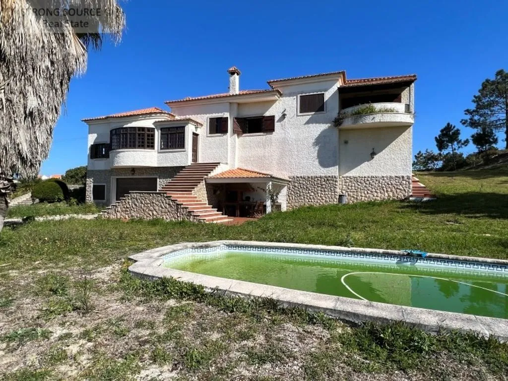 Piscine - Luxury Detached Villa with Pool in Casal das Figueiras