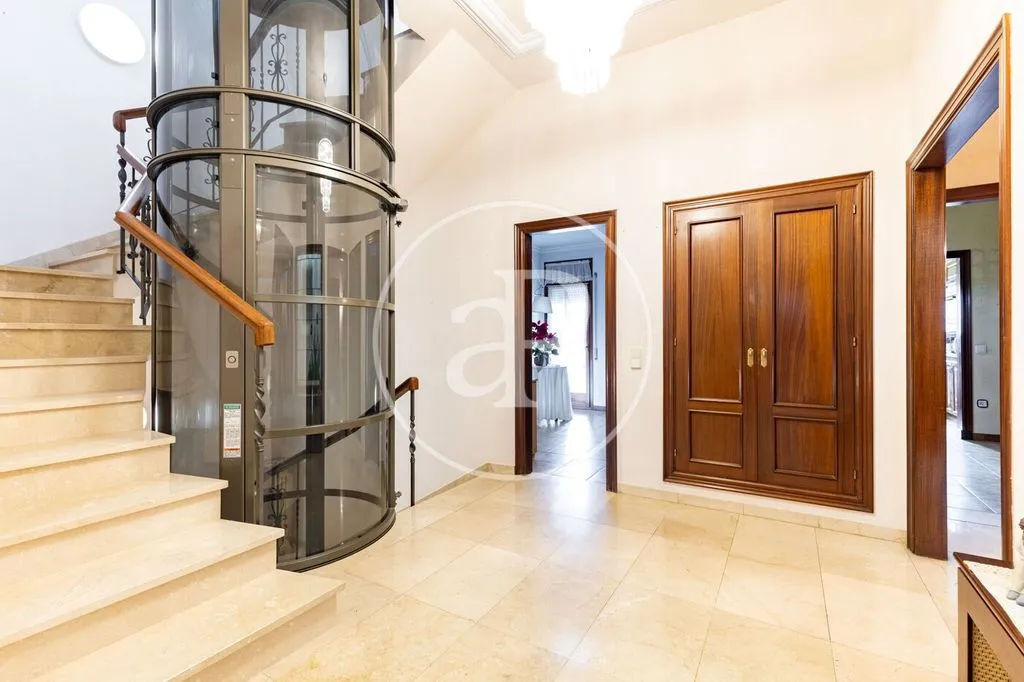 Pièces - Luxury Villa with Pool in Sabadell