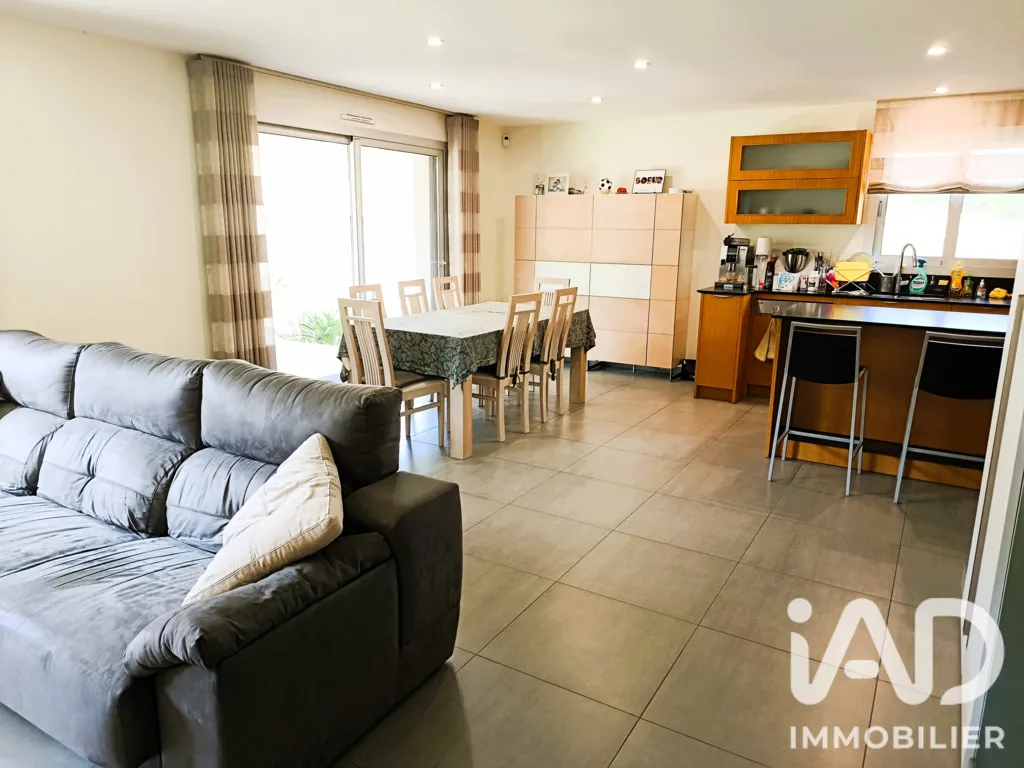 Cucina - Contemporary Villa with Pool in Foix