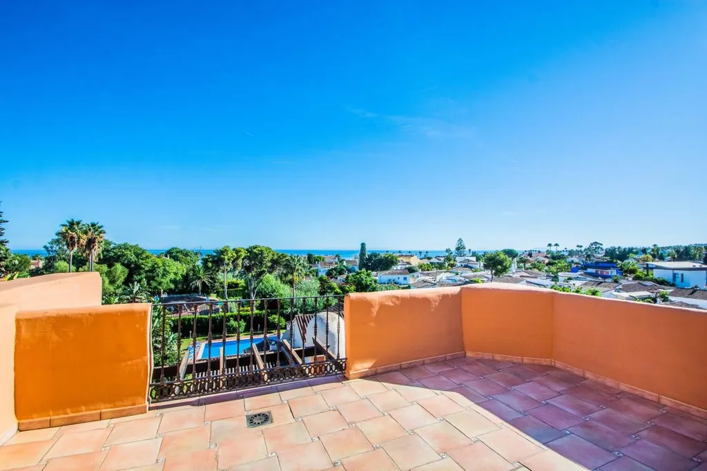 Terrasse - Beachfront Penthouse with Jacuzzi in Estepona