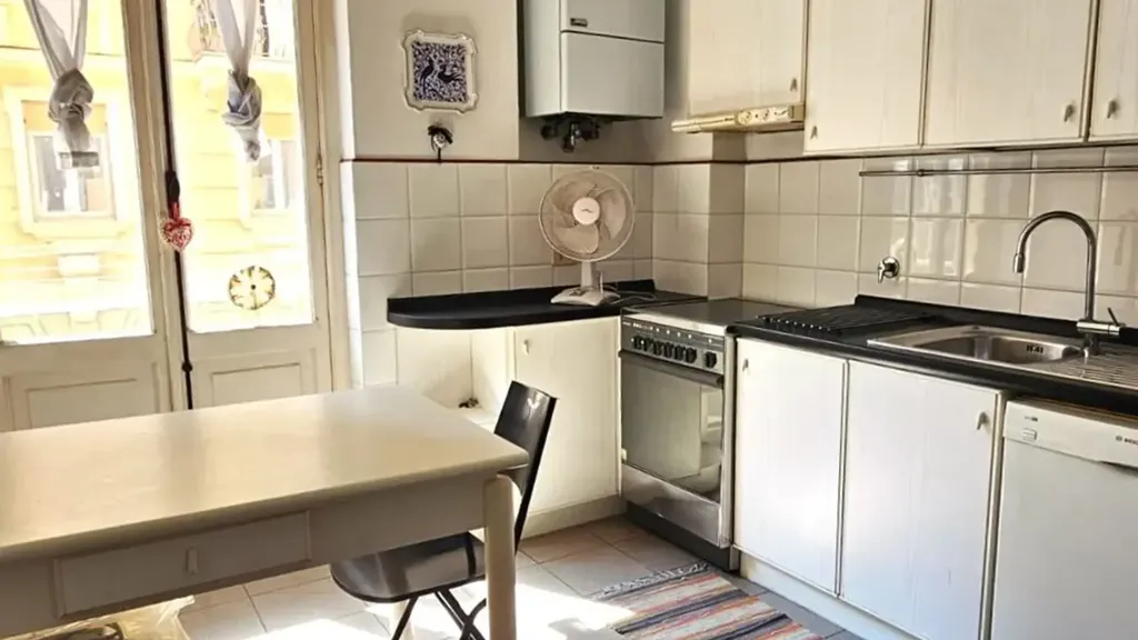 Cuisine - Apartment with Balconies in Pegli, Genoa