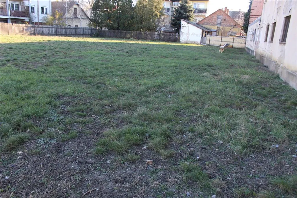Aed - Development Plot with Family House in Szolnok Centre