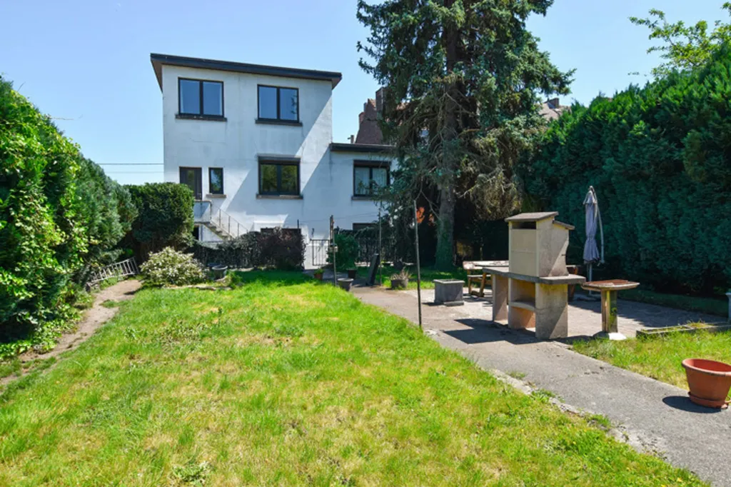 Jardin - Maison d'Architecte avec Terrasse à Châtelet